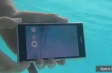 索尼XPERIA Z1 防水测试